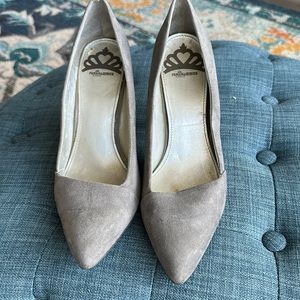 FERGALICIOUS SUEDE PUMPS